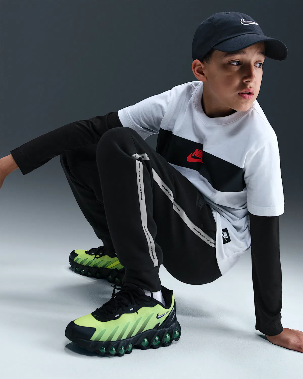 Джоггеры для старших детей Nike Sportswear Tech Fleece со светоотражающими элементами, Black/Black/Black — фото 4