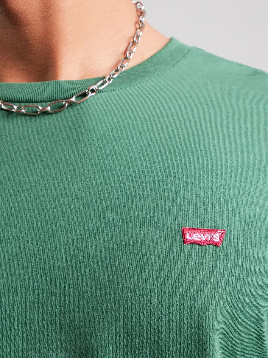 Рубашка LEVI'S 'SS Original HM Tee' зеленого цвета — фото 2