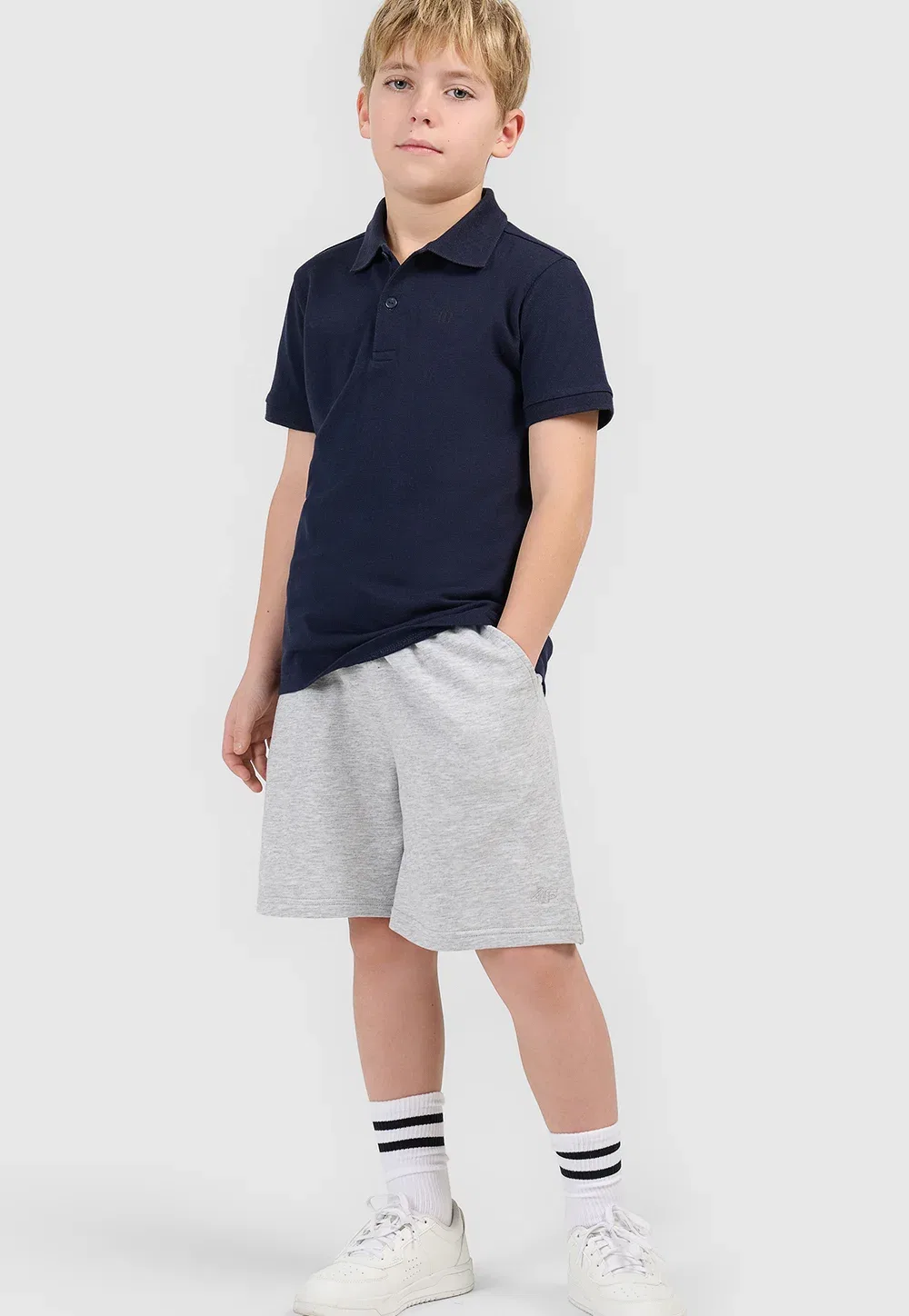 Spodenki dresowe chłopięce - czarne 122 (6-7 лат) - спортивные шорты 4F, Light Grey