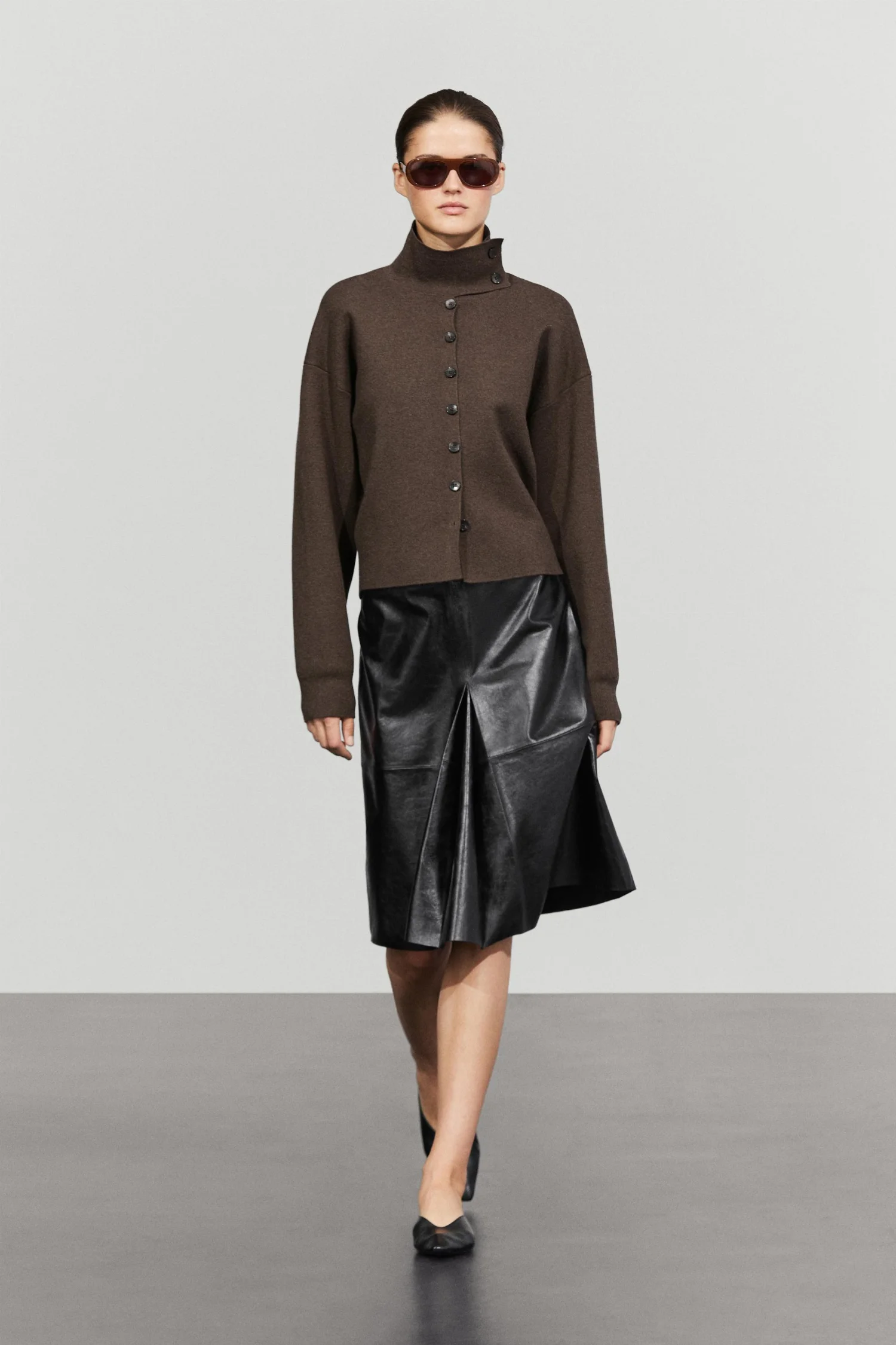 Юбка Massimo Dutti Short Nappa Leather, черный