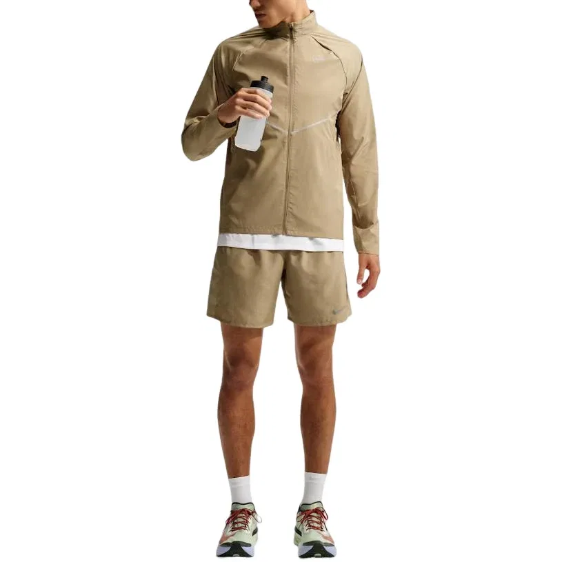 Мужская куртка Myler Repel UV Protection Running Jacket 'Filbert Tan Beige' Nike, Filbert/Tan/Beige — фото 2