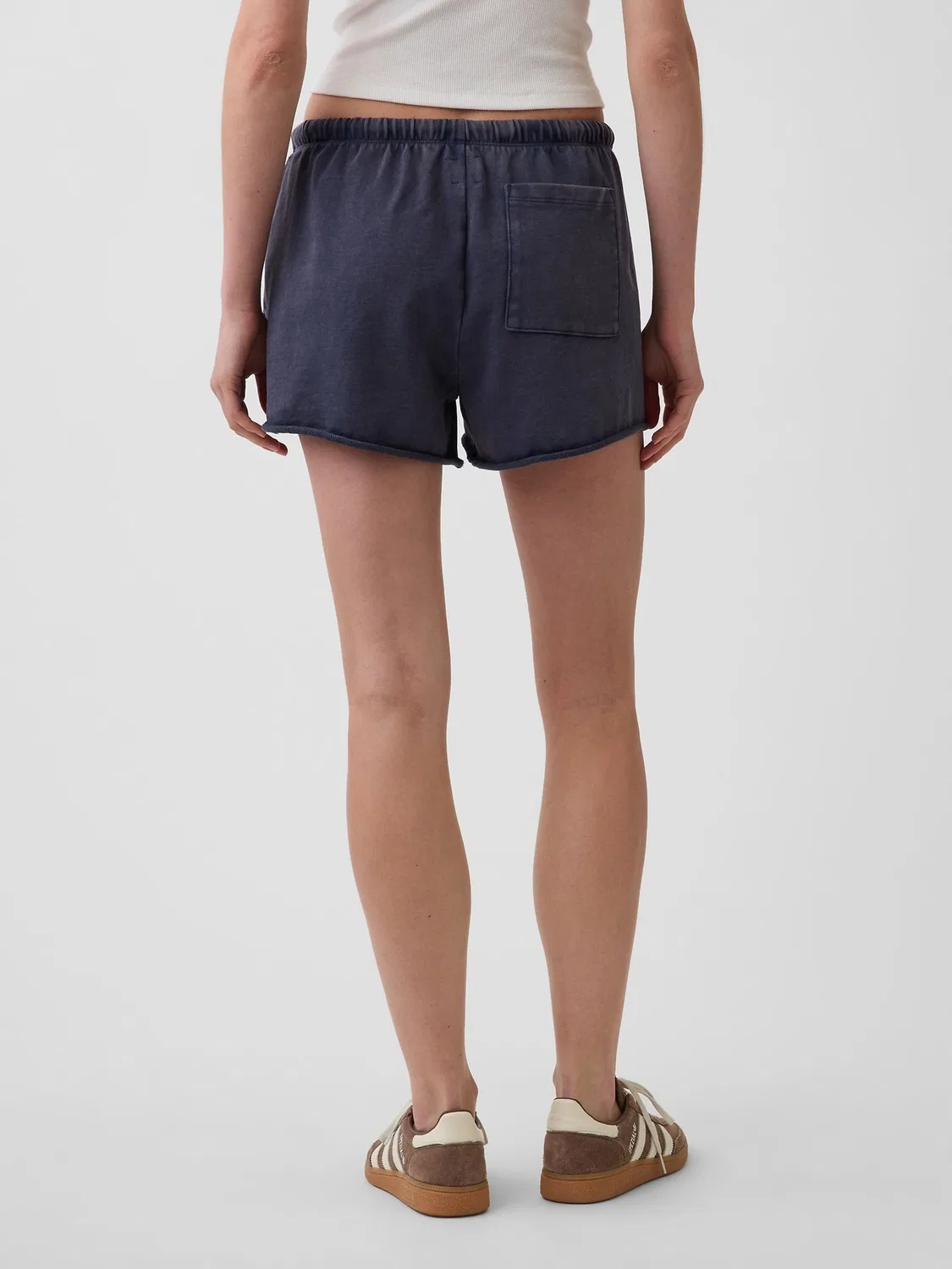 Шорты Gap VintageSoft French Terry Relaxed, темно-синие — фото 2