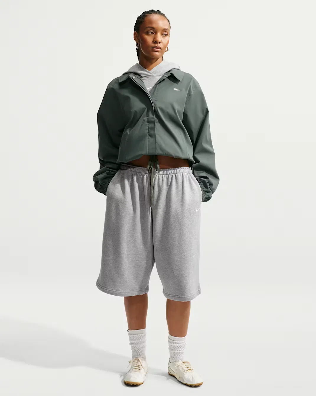 Женская свободная куртка-бомбер Nike Sportswear, Camo Green/Sail — фото 4