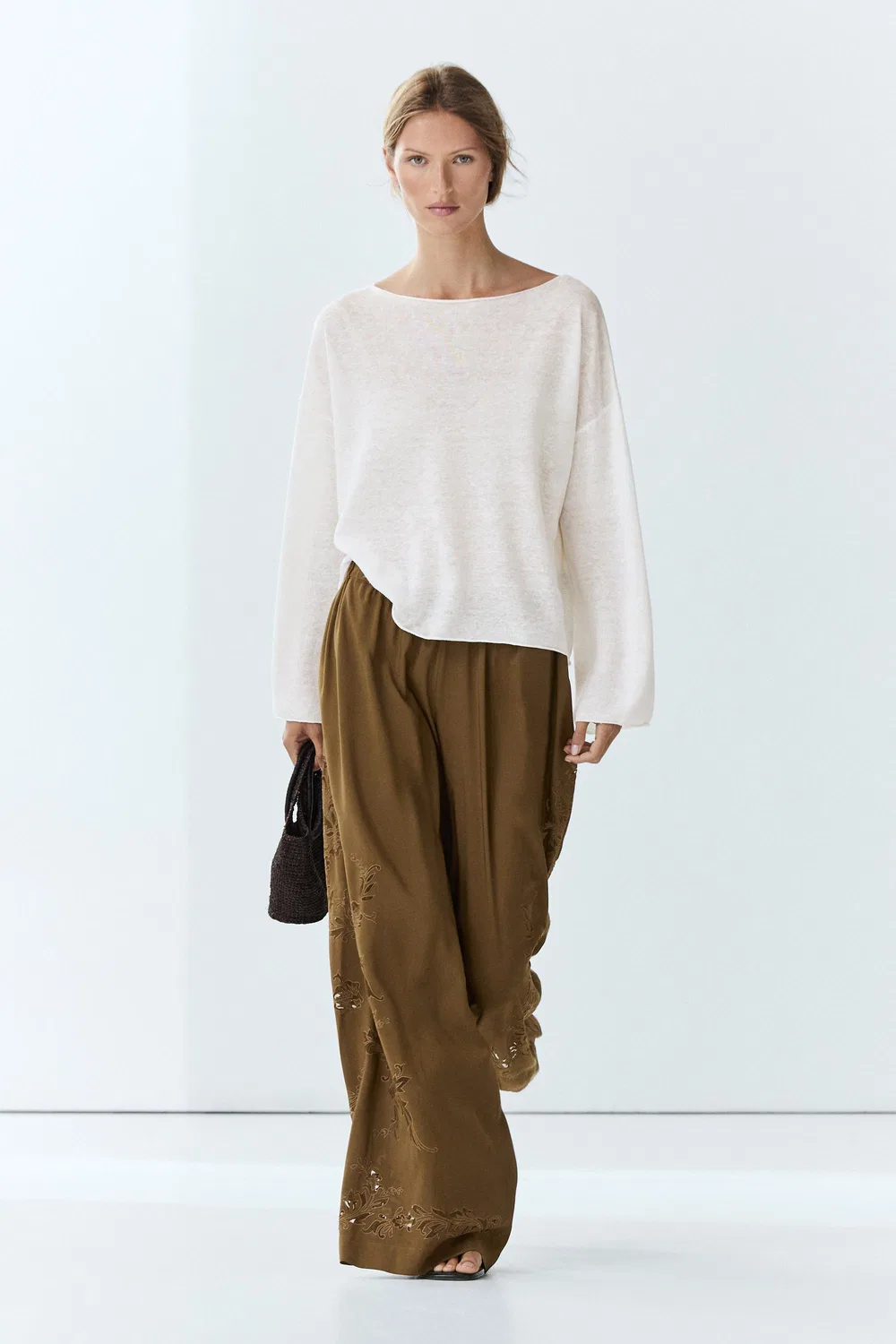 Брюки Massimo Dutti, широкие штанины с вышивкой, хаки