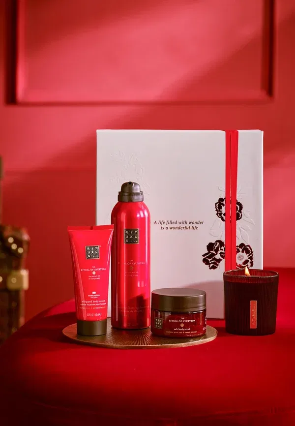Набор для ванны и тела с маслом сладкого миндаля и индийской розой Medium bath & body gift set Rituals — фото 3