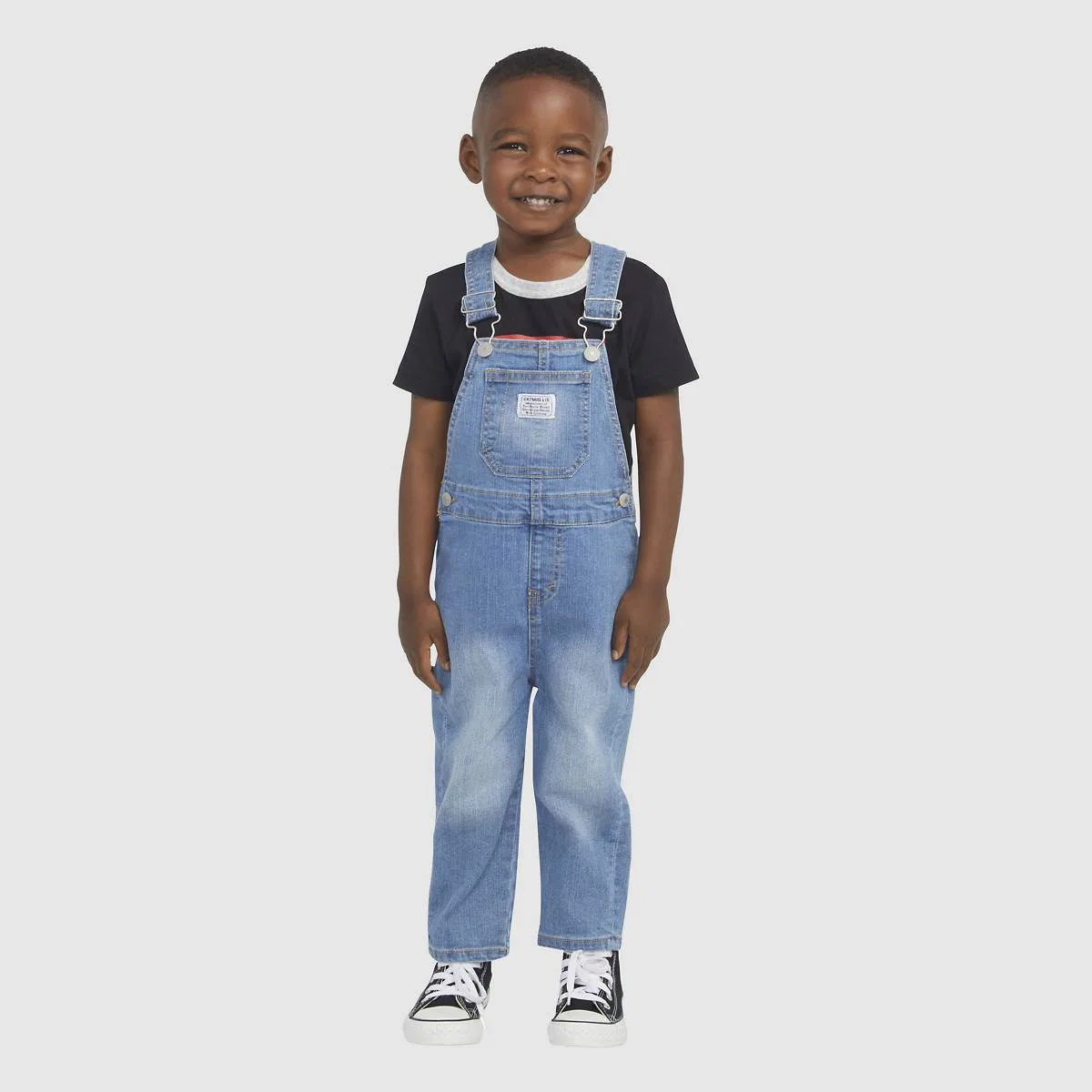 Джинсовый комбинезон для мальчиков 2-4 лет Levi's, Basil Sky - Medium Wash — фото 2