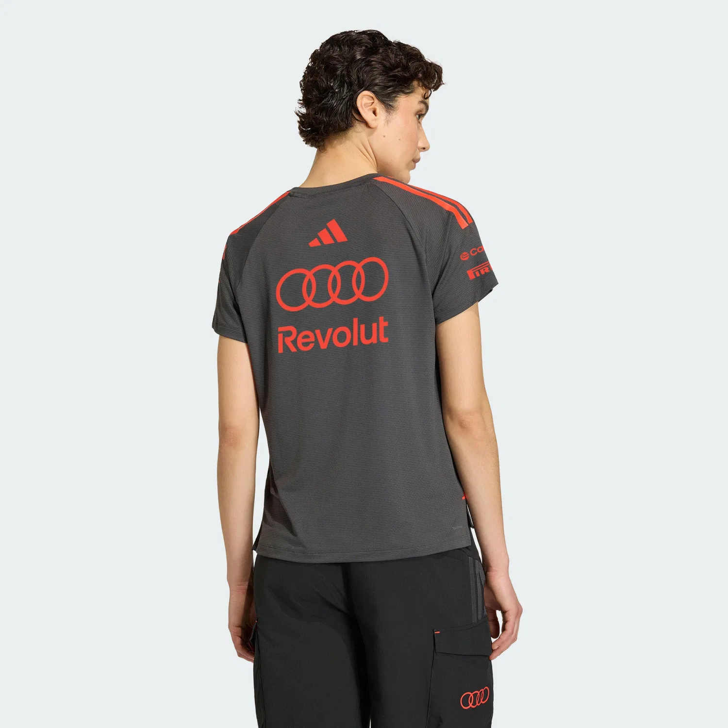 Мужская футболка с длинным рукавом Audi Revolut F1 Team Short Sleeve Mechanics Trikot Adidas, Schwarz Rot — фото 3