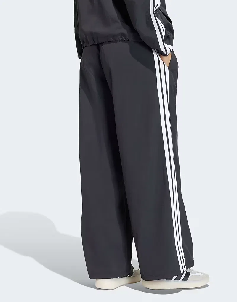 Культовые спортивные брюки Adidas Sportswear с широкими штанинами и эластичными вставками, черно-белые — фото 2