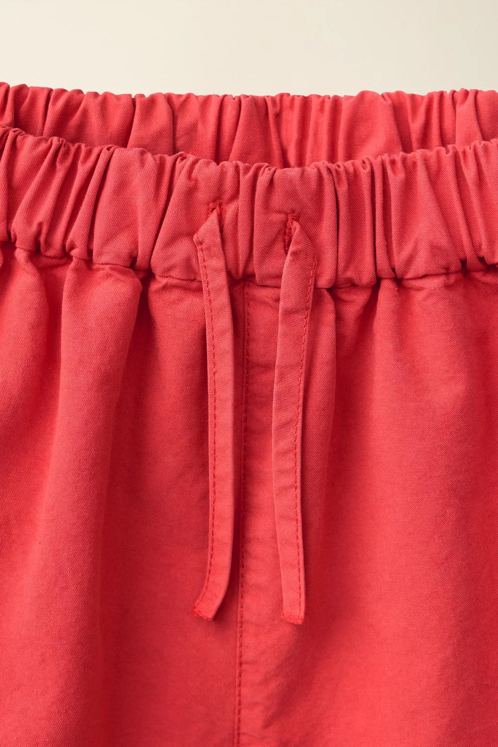 Однотонные шорты-бермуды, созданные в сотрудничестве Caramel London и Zara, Red — фото 3