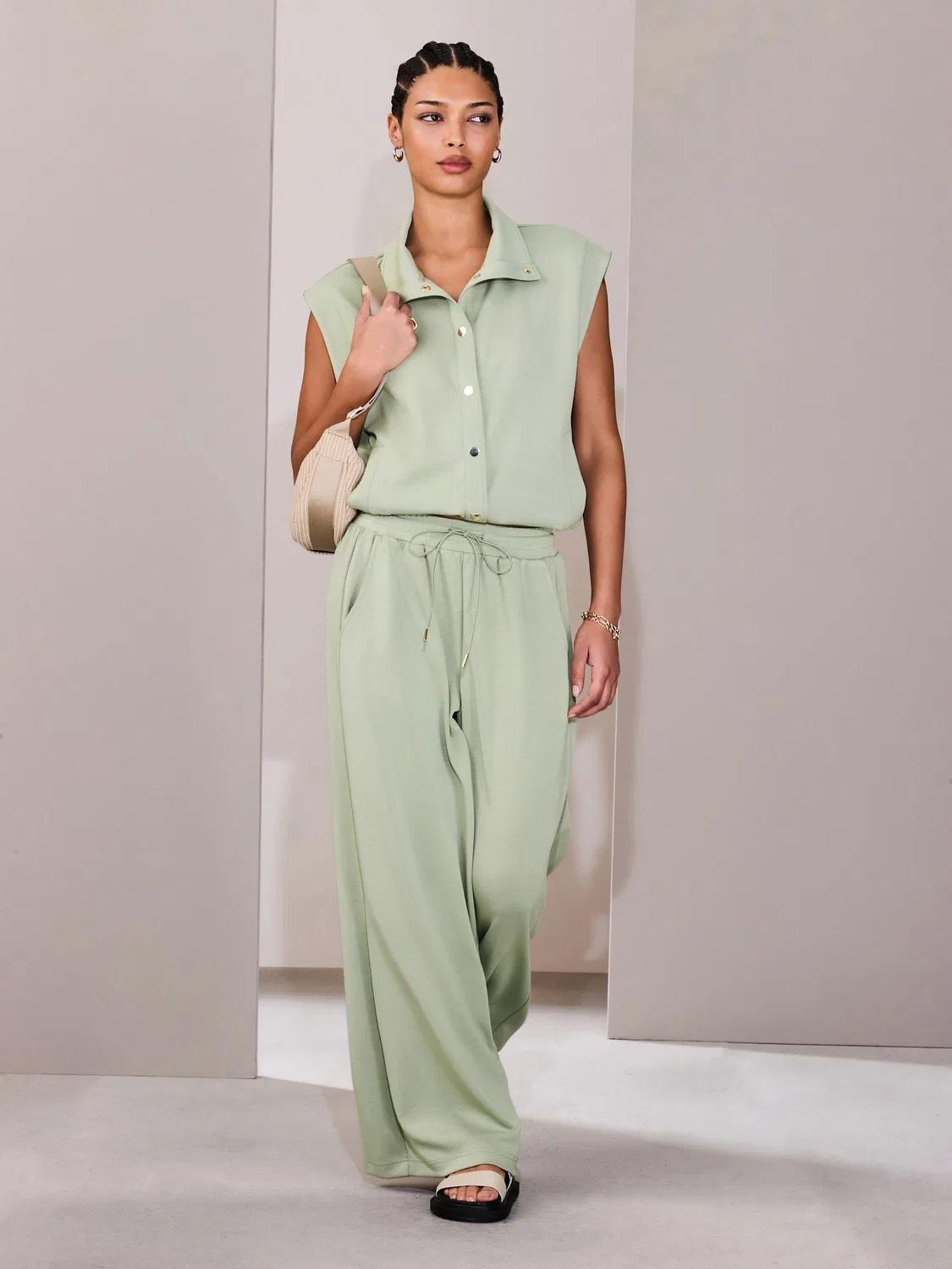 Брюки широкие струящиеся Sage Green Next, зеленый — фото 2