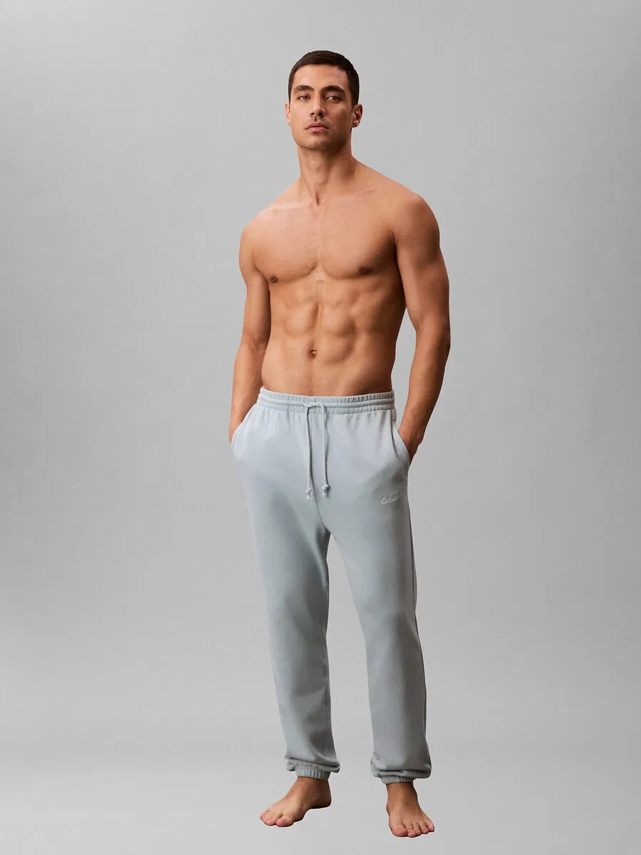 Зауженные брюки Calvin Klein светло-голубого цвета — фото 2