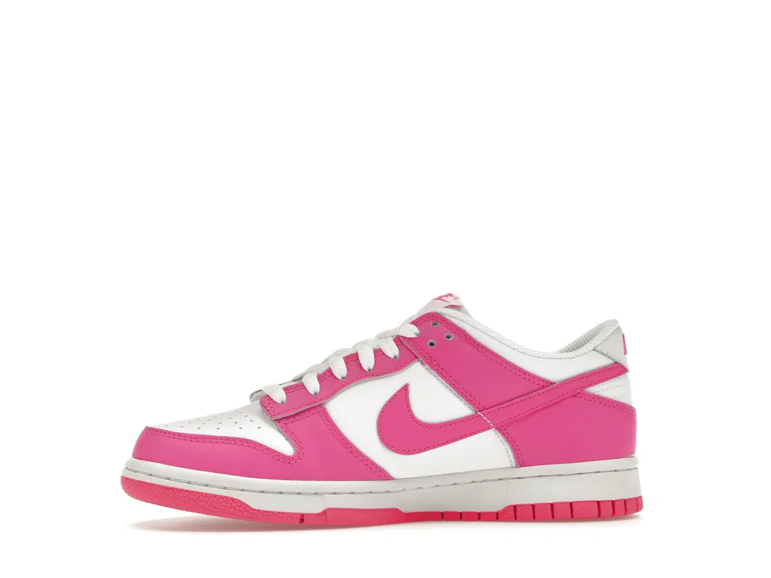 Детские кроссовки с ярким принтом Nike Dunk Low Nike, White/Laser Fuchsia — фото 3