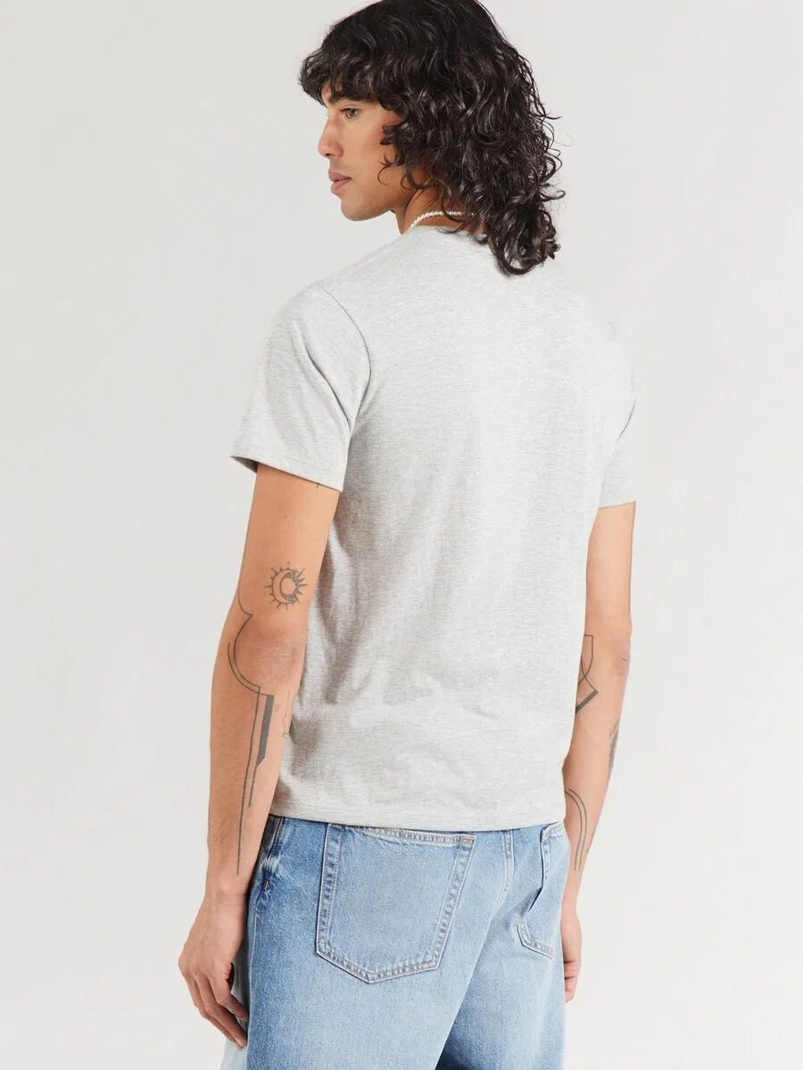Футболка LEVI'S Regular серого цвета — фото 4