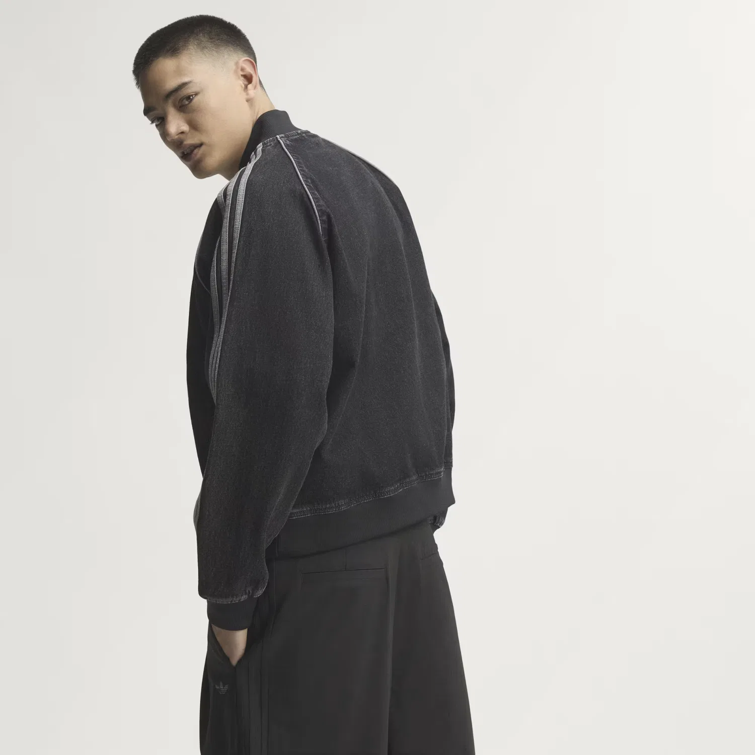 Мужская олимпийка из денима свободного кроя SST Adicolor Adidas Originals, черный деним — фото 2