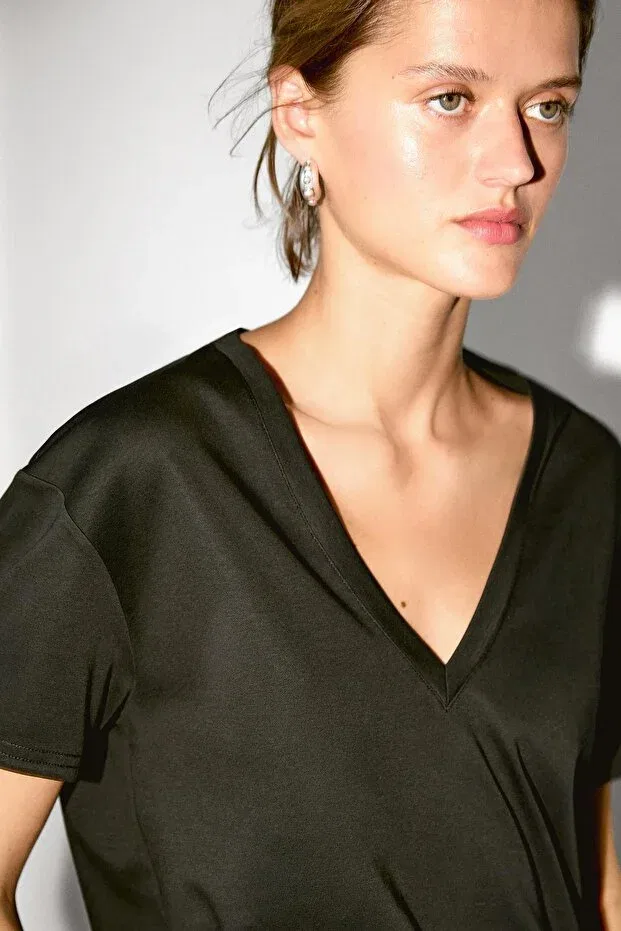 Женская футболка с v-образным вырезом Massimo Dutti, Black — фото 3