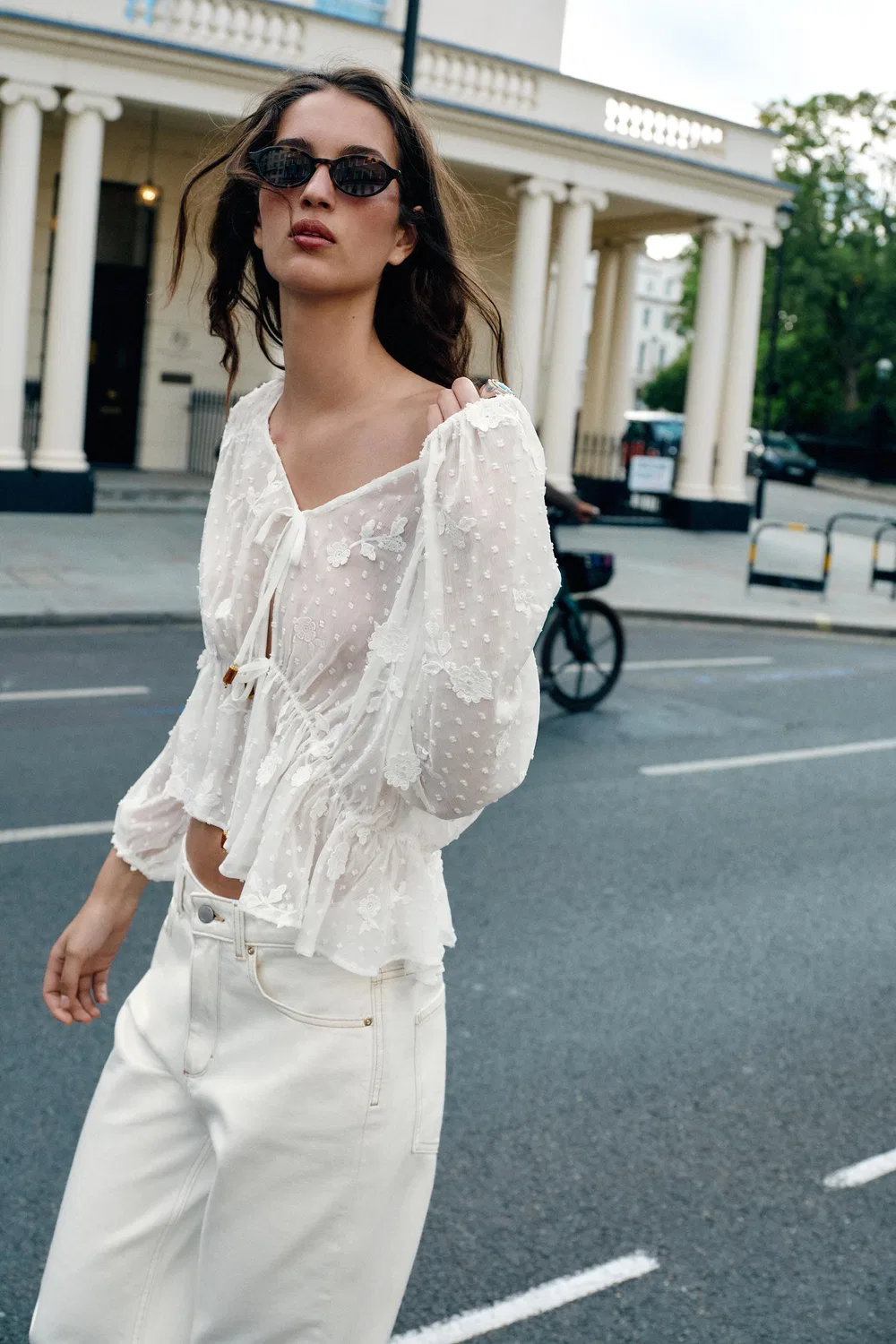 Блузка с вышивкой из сетчатой ткани в горошек ZARA, White — фото 4