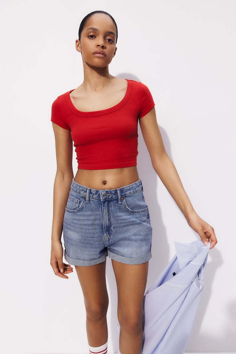 

Короткая футболка в рубчик H&M, красный
