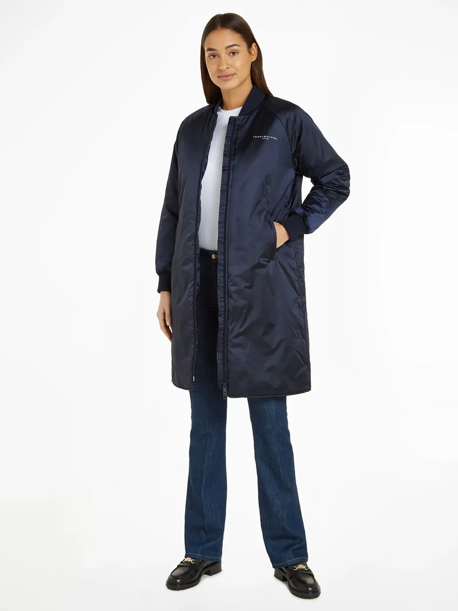 

Короткое пальто Tommy Hilfiger "ESS MINI CORP REGULAR COAT" с надписью-логотипом, цвет Desert_Sky