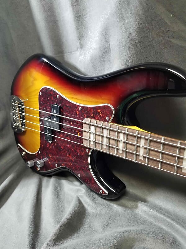 

Басс гитара G&L Tribute Series LB-100 3-Tone Sunburst
