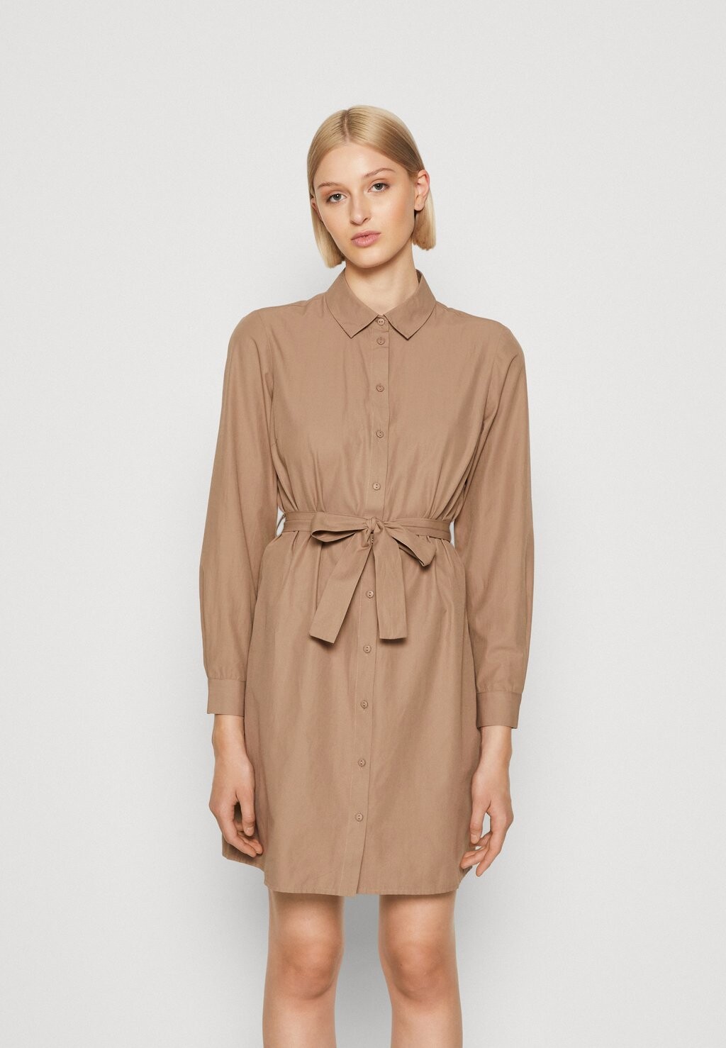 

Классическая рубашка Pieces PCNIKA SHIRT TIE DRESS, цвет fossil