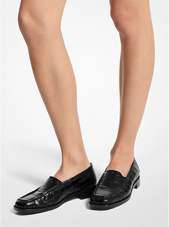 Туфли Carolyn из тисненой кожи с крокодиловым принтом Michael Kors, черный — фото 4