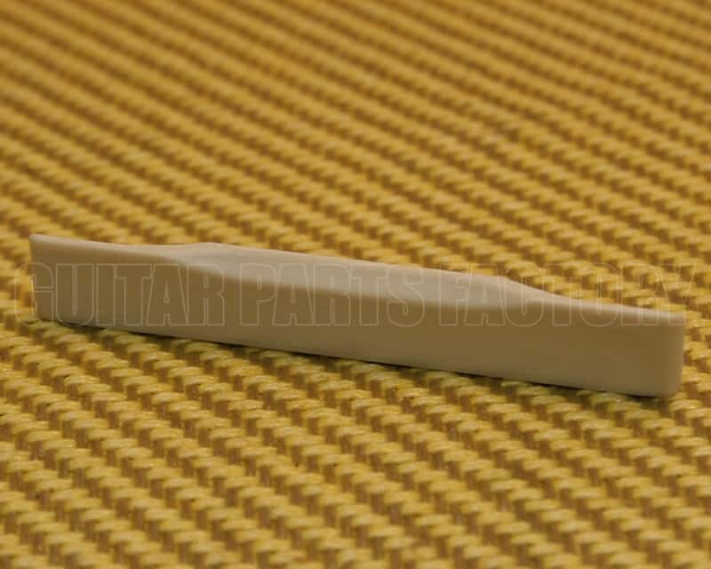 

007-7553-000 (1) Оригинальное пластиковое седло Fender для стандартного бриджа для укулеле 007-7553-000 (1) Genuine Fender Standard Ukulele Bridge Saddle Plastic