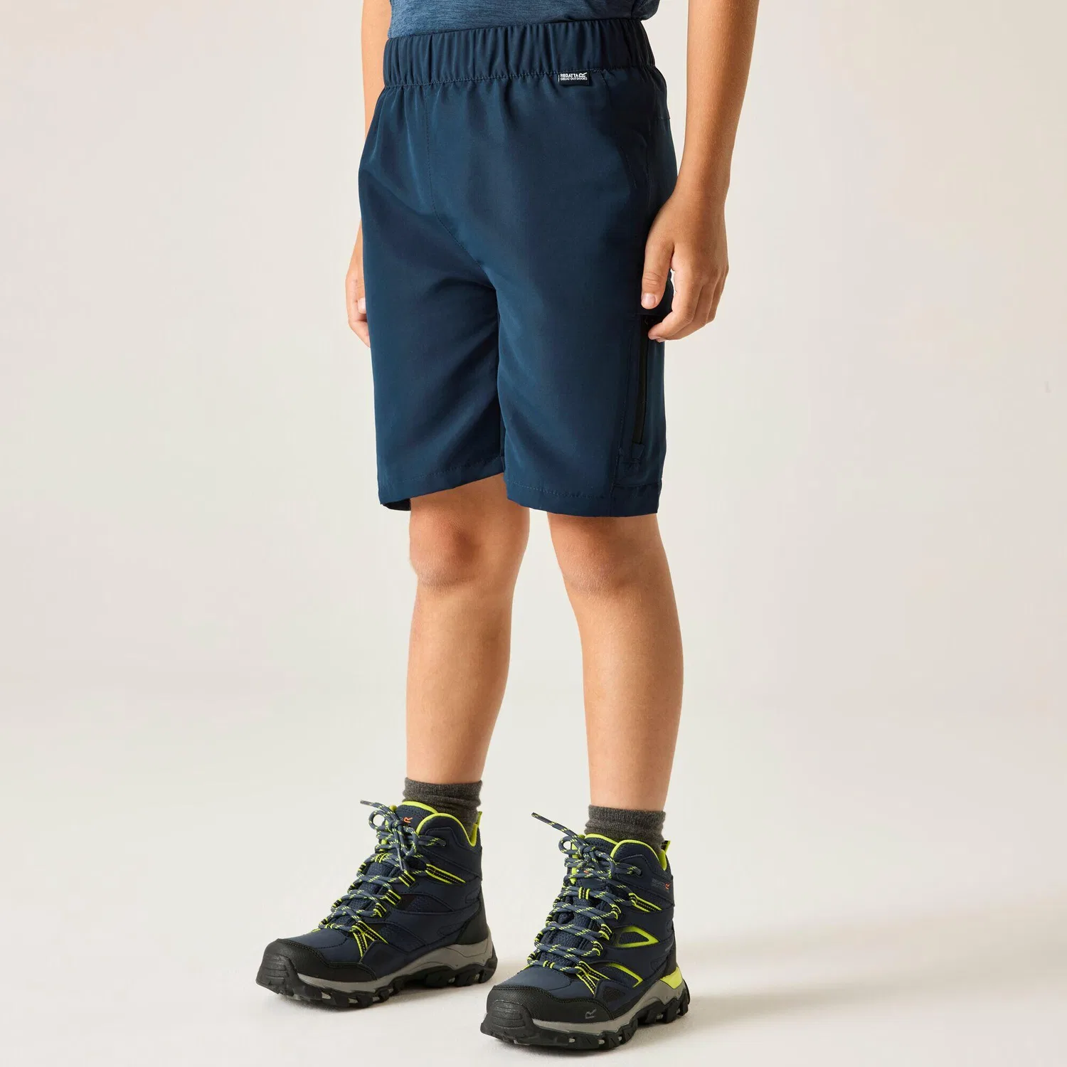 Детские шорты для походов Sorcer Mountain Shorts III Regatta, Kosmosblau Navyblau Mitternachtsindigo