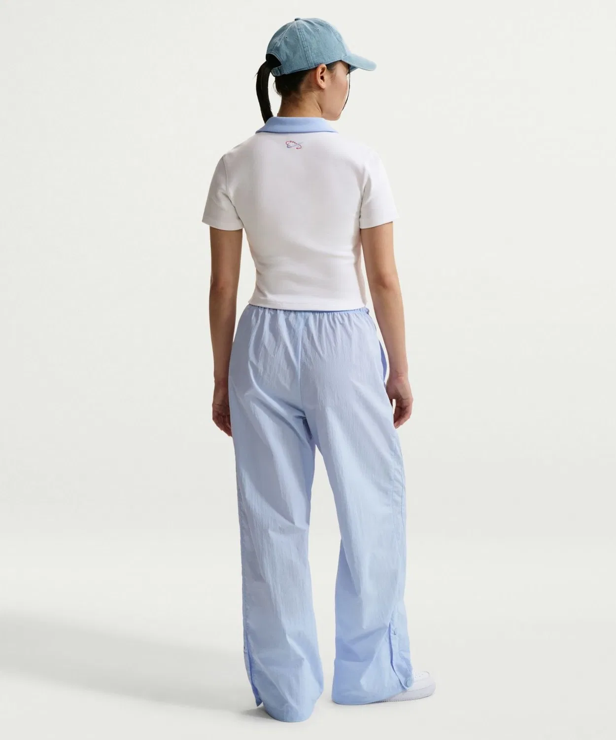 Женский поло с коротким рукавом, хлопковый, с брендовым логотипом, модель NSW Crop S/S Top NIKE, White/Blue — фото 4