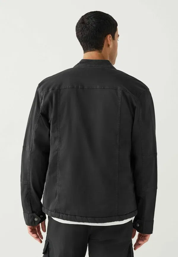 Куртка Next Regular fit lined funnel light jacket, черный — фото 3
