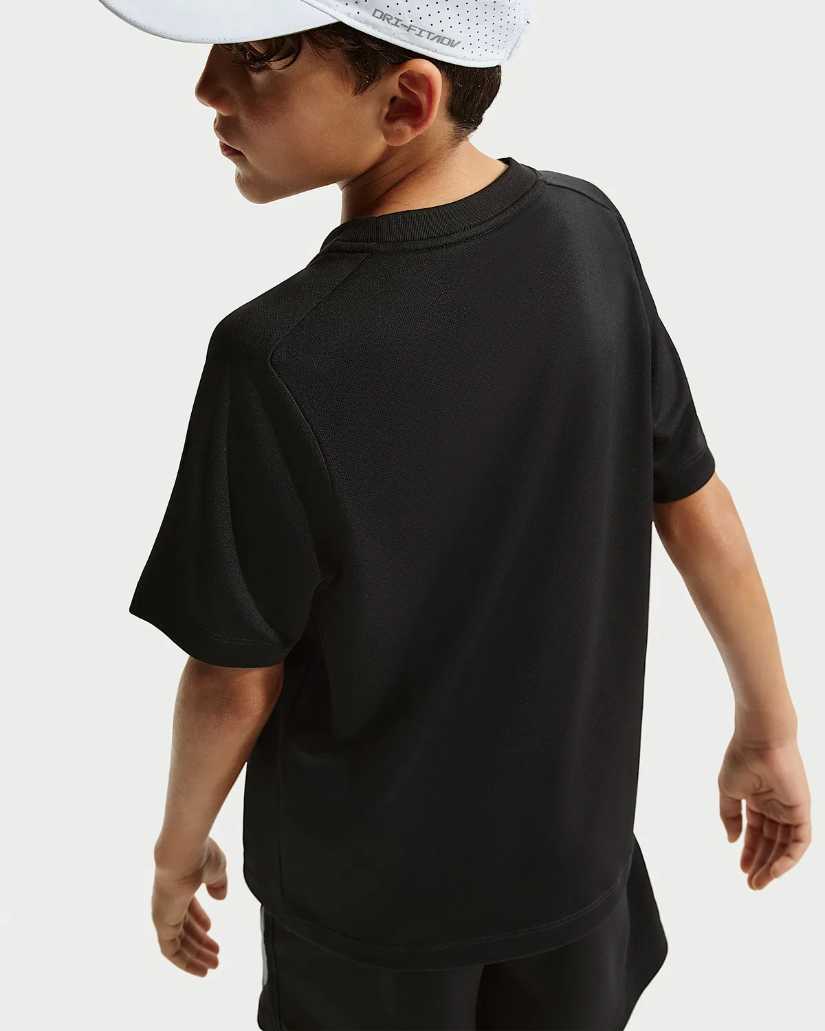 Большой детский (мальчиковый) Dri-FIT тренировочный топ с коротким рукавом Nike Multi, Black/White — фото 2