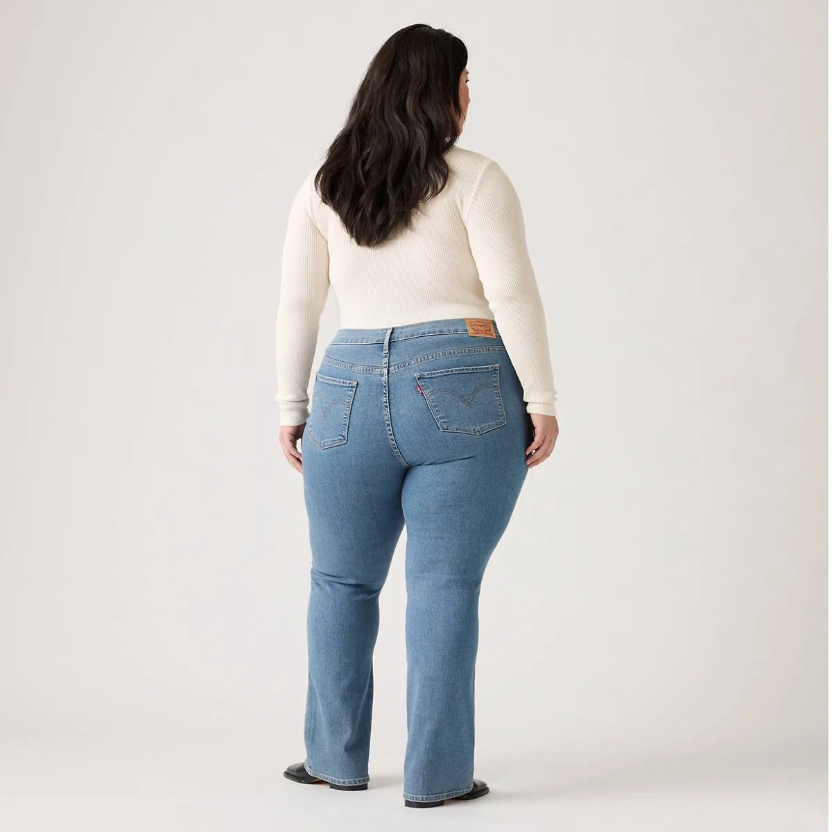 Классические женские джинсы-клеш (большие размеры) Levi's, Camp Denim Plus - Medium Wash — фото 3