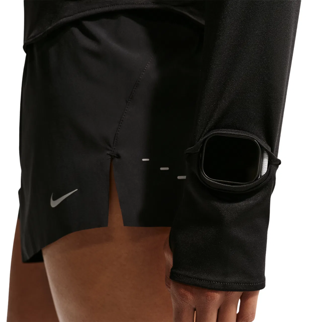 Женский беговой топ с защитой от УФ-излучения Swift Dri-FIT UV Half-Zip Top Nike, Black/Reflective Silver — фото 4