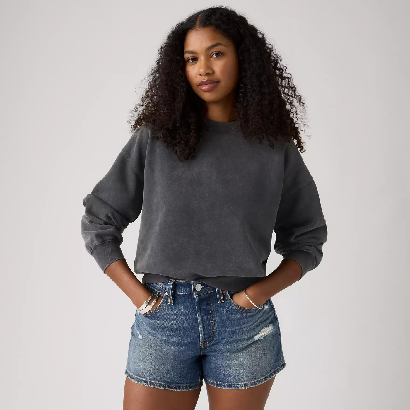 Свитшот Levi's Premium Vintage Garment Dye Boxy, черный — фото 3