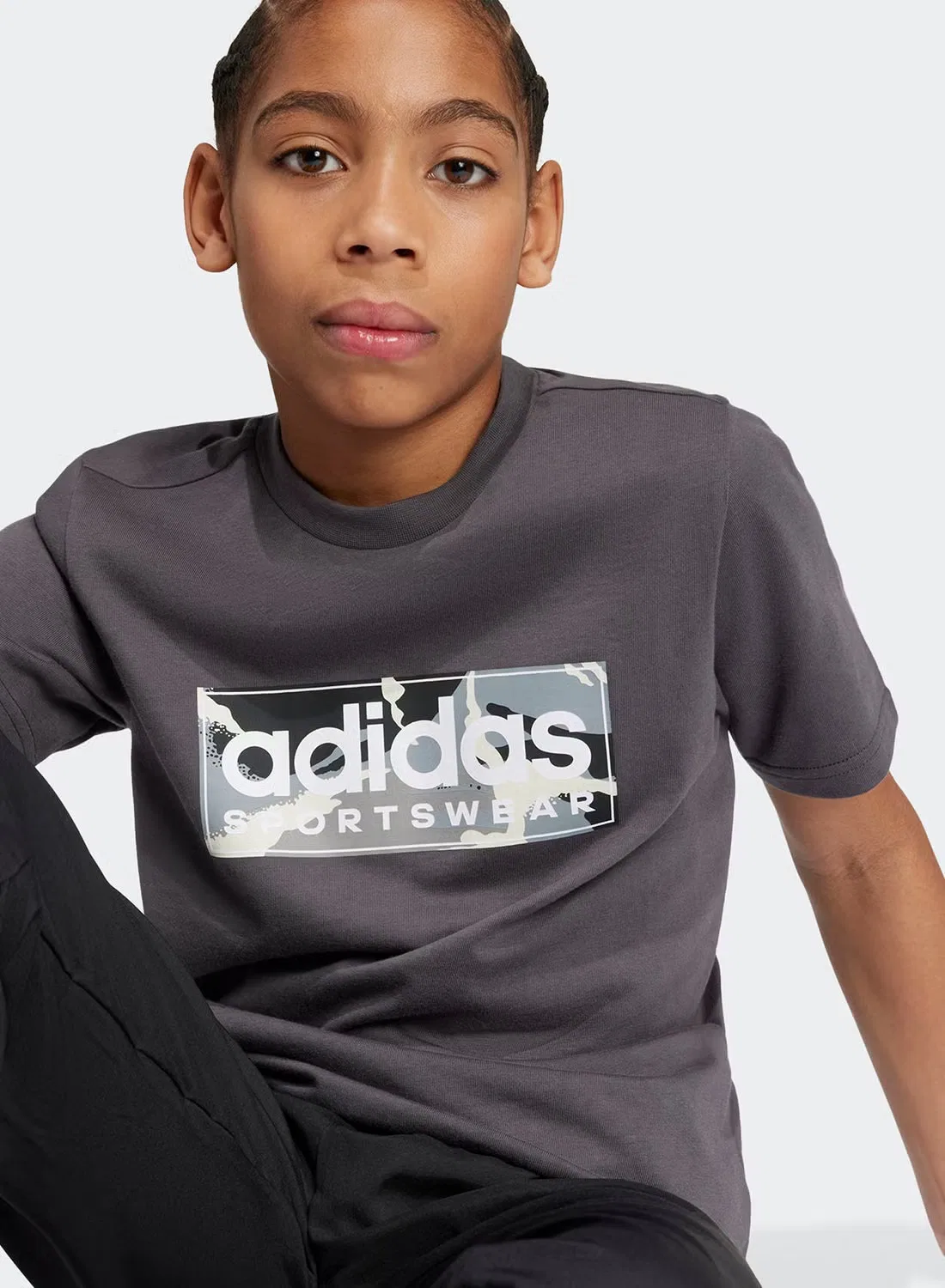 Футболка с принтом камуфляж Adidas, серая — фото 3