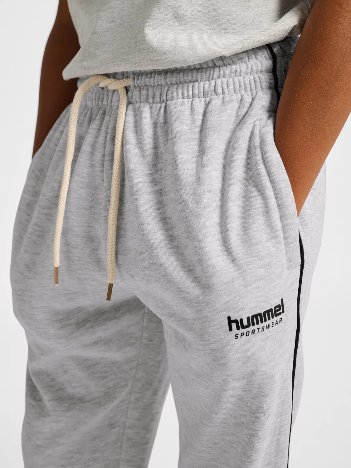 Детские спортивные брюки свободного кроя с регулируемой талией Hmljr Loose Hummel, Grau Schwarz — фото 4