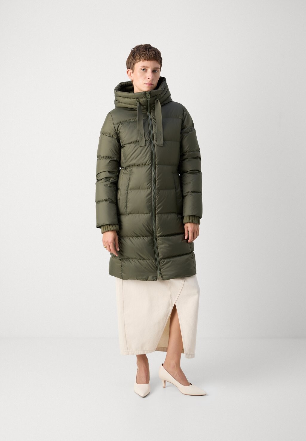 

Пуховое пальто COAT WITH HOOD WELT POCKETS DRAWSTRING AT HOOD TUNNEL Marc O'Polo, оливковый