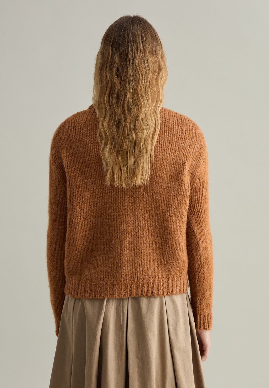 

Джемпер ROUND NECK PIOMBO, коричневый