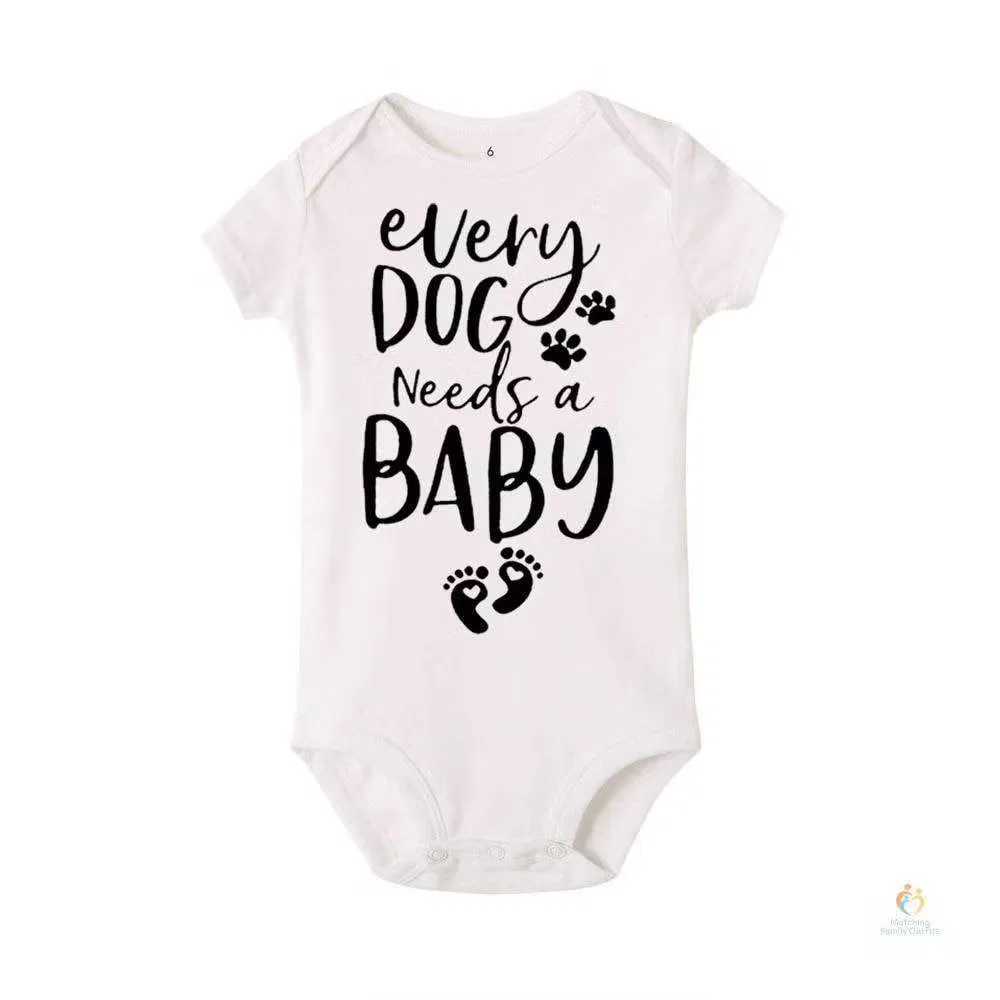 Боди-комбинезон с принтом лапок Every Dog Needs a Baby Matching Family Outfits, белый