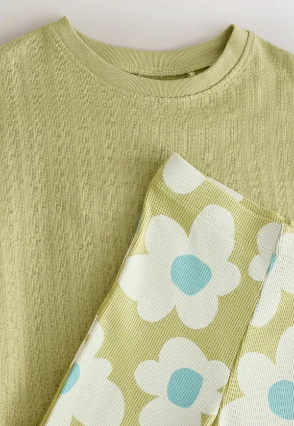 Комплект из топа и брюк с цветочным принтом Regular fit - short sleeve top and flare set - jumper Next Green Stampy Flower, зеленый — фото 4