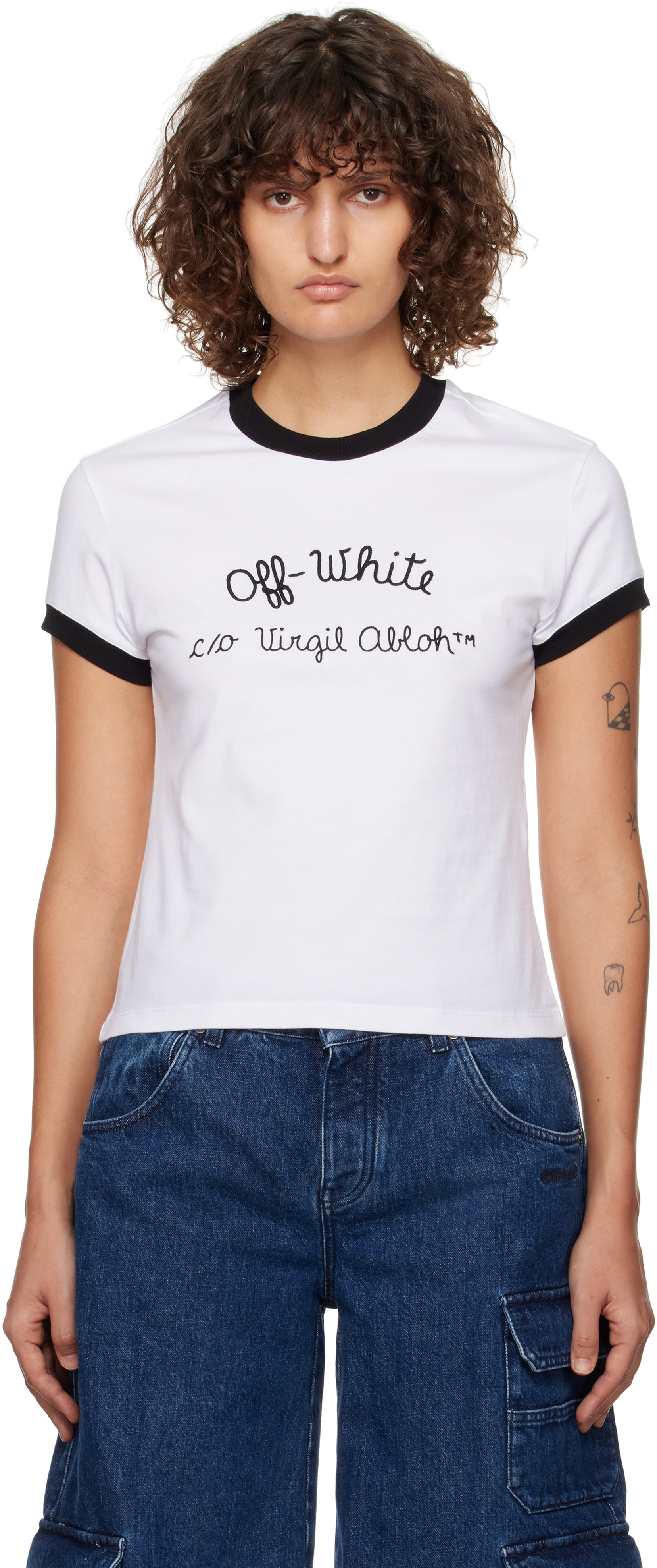 

Белая приталенная футболка с надписью Embr Script Type Off-White