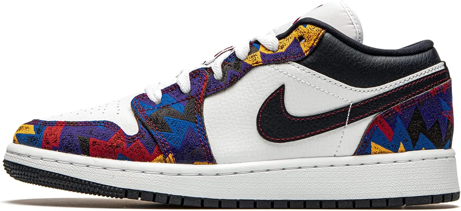 Кроссовки Nike Air Jordan 1 Low, белый/темный обсидиан-команда красный