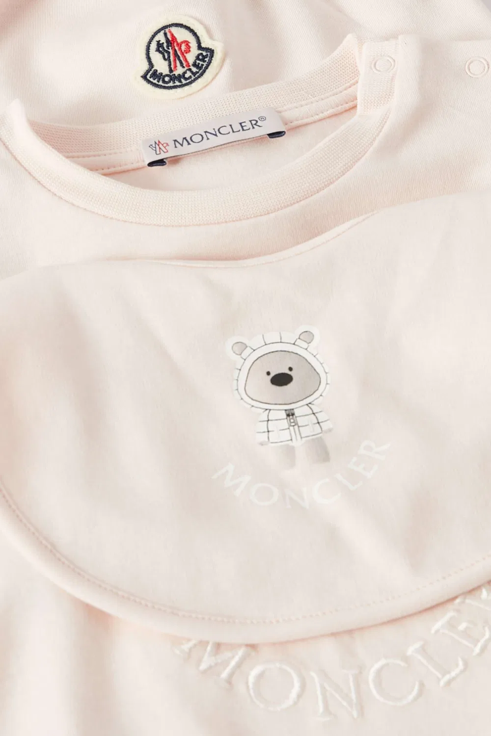 Комплект детский из хлопка с нагрудником и шапочкой Moncler Enfant, розовый — фото 3