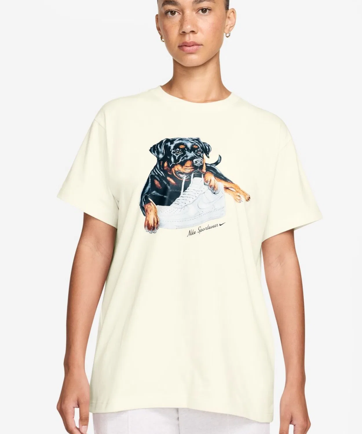 Женская футболка с принтом Nike NSW CLSC BF SHDOG S/S, Off White
