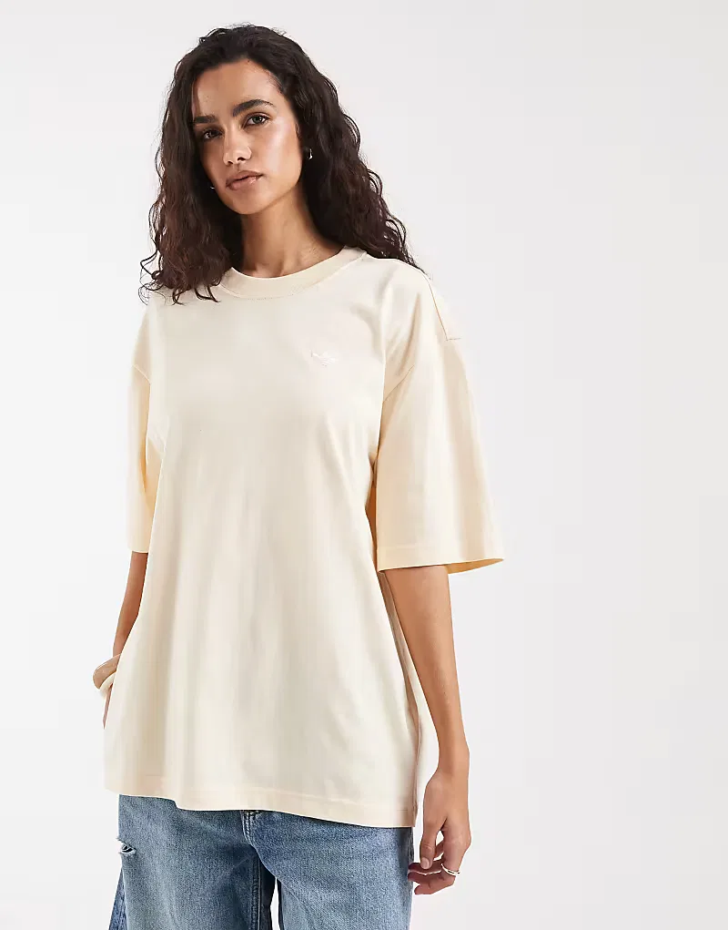 Футболка Adidas Originals Essentials в стиле бойфренд, теплый ванильный оттенок — фото 3