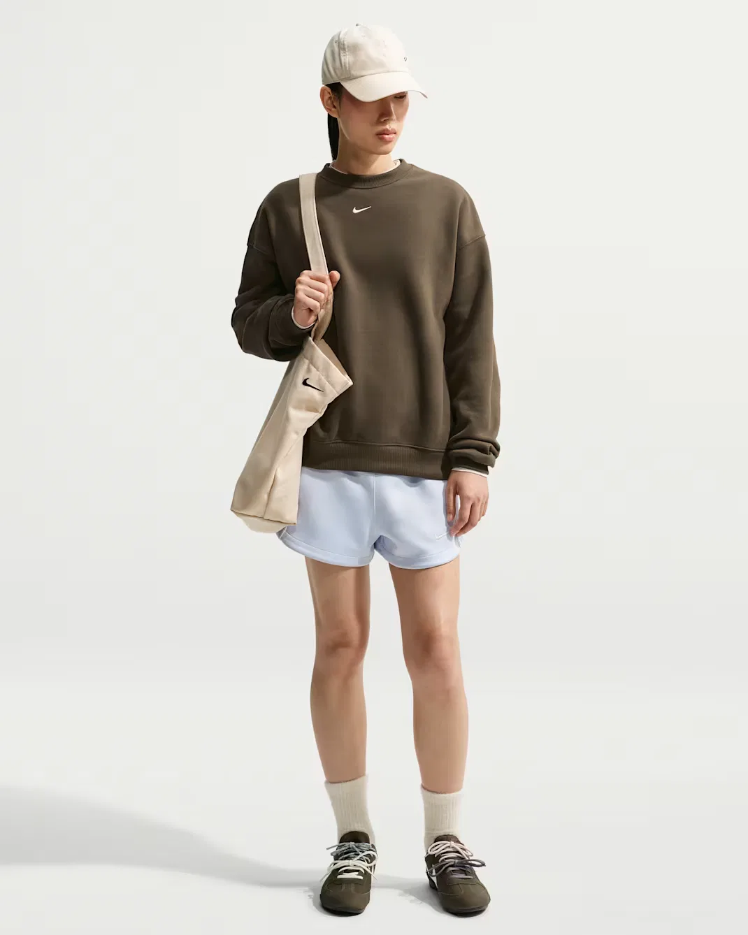 Женская толстовка оверсайз с круглым вырезом Nike Studio Fleece Medium Weight, Dark Hazel/Sail — фото 4