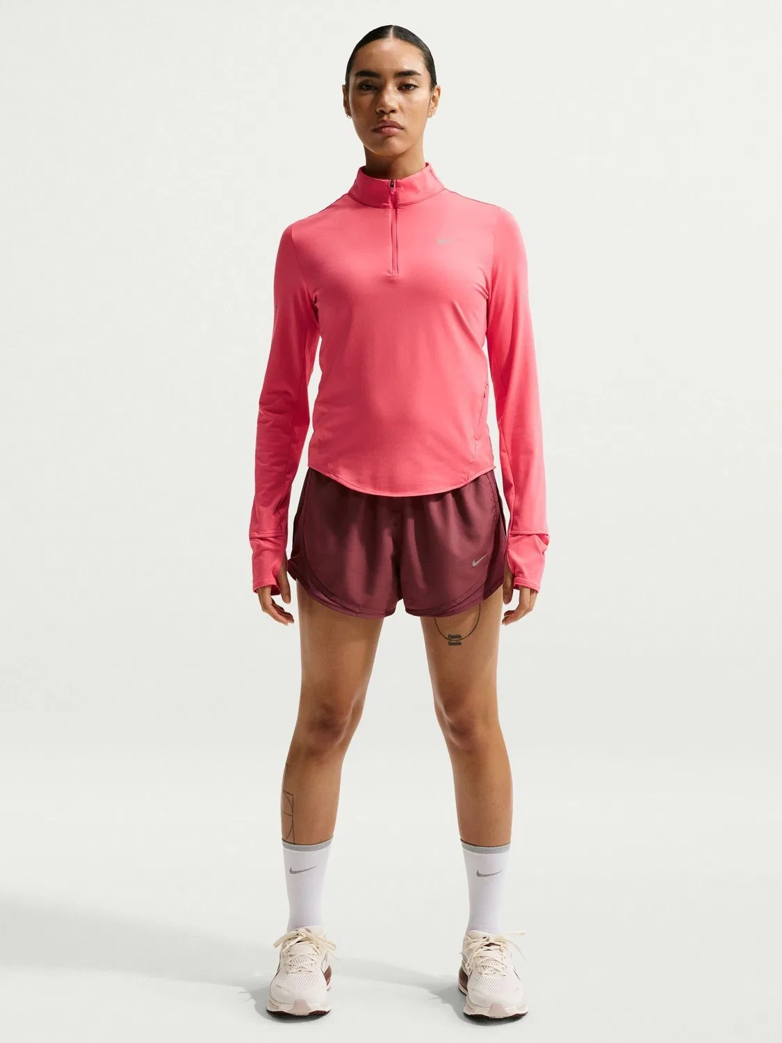 Беговая куртка Nike Swift Dri-FIT UV, коралловый — фото 2
