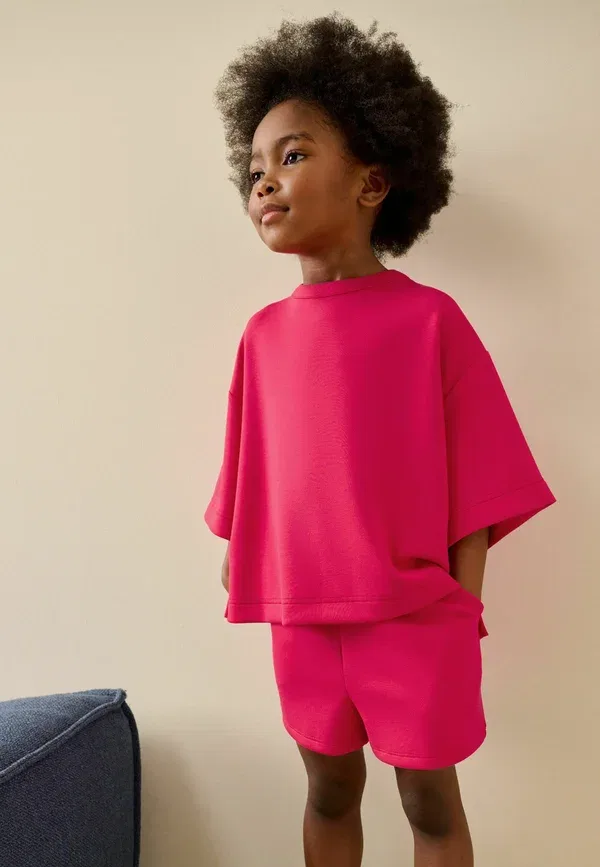 Комплект из футболки и шорт, модель Regular Fit, бренд Next, цвет bright pink, розовый — фото 2