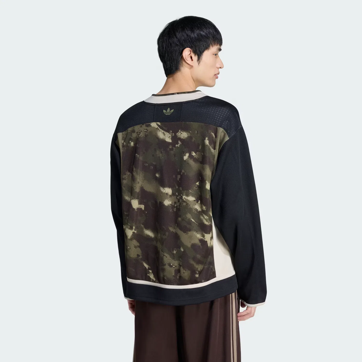 Мужская хоккейная футболка свободного кроя Hockey Jersey Adidas Originals, оливковый — фото 2