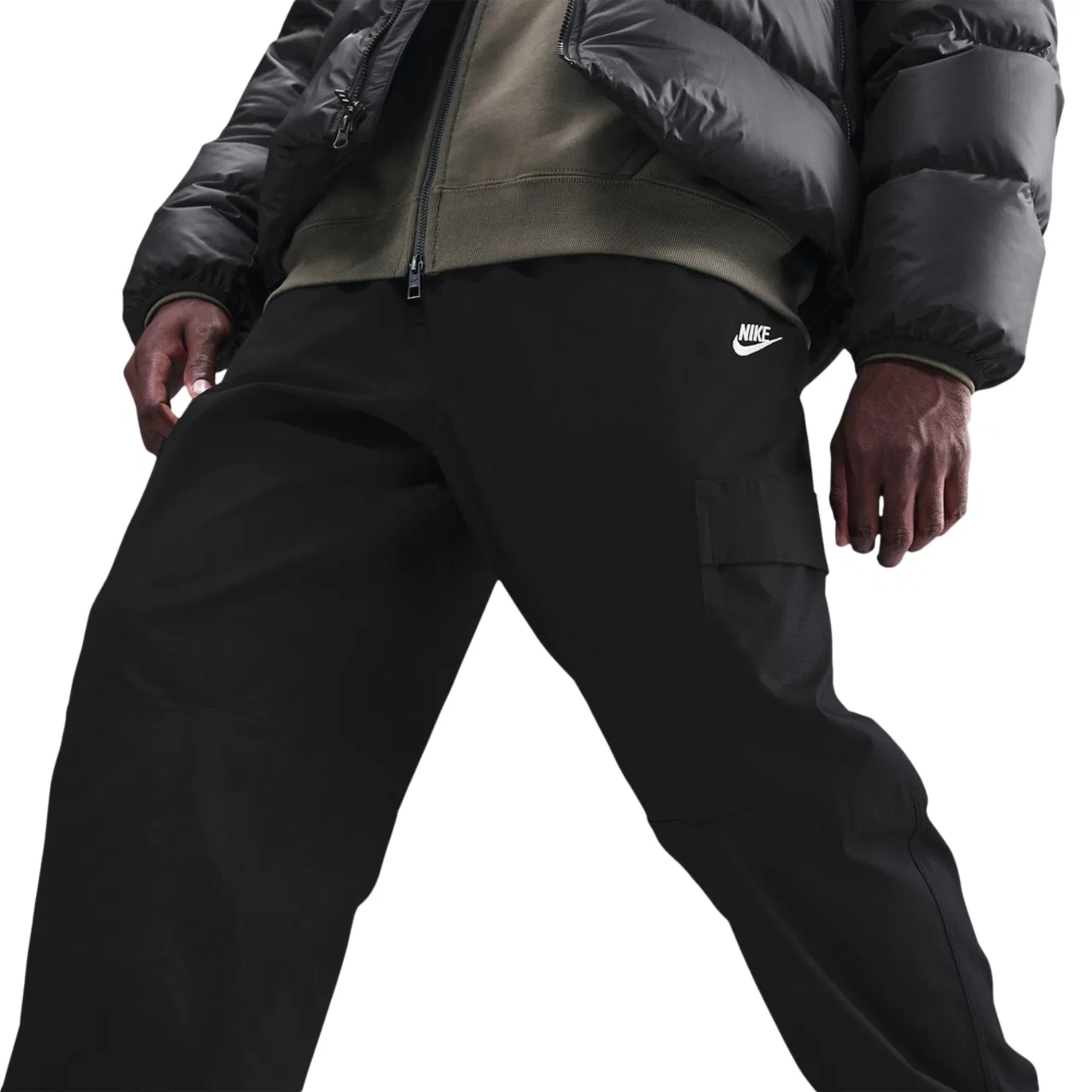 Мужские карго-брюки свободного кроя с зауженными штанинами Nike Club Woven Cargo Pants Collection, White/Black — фото 3