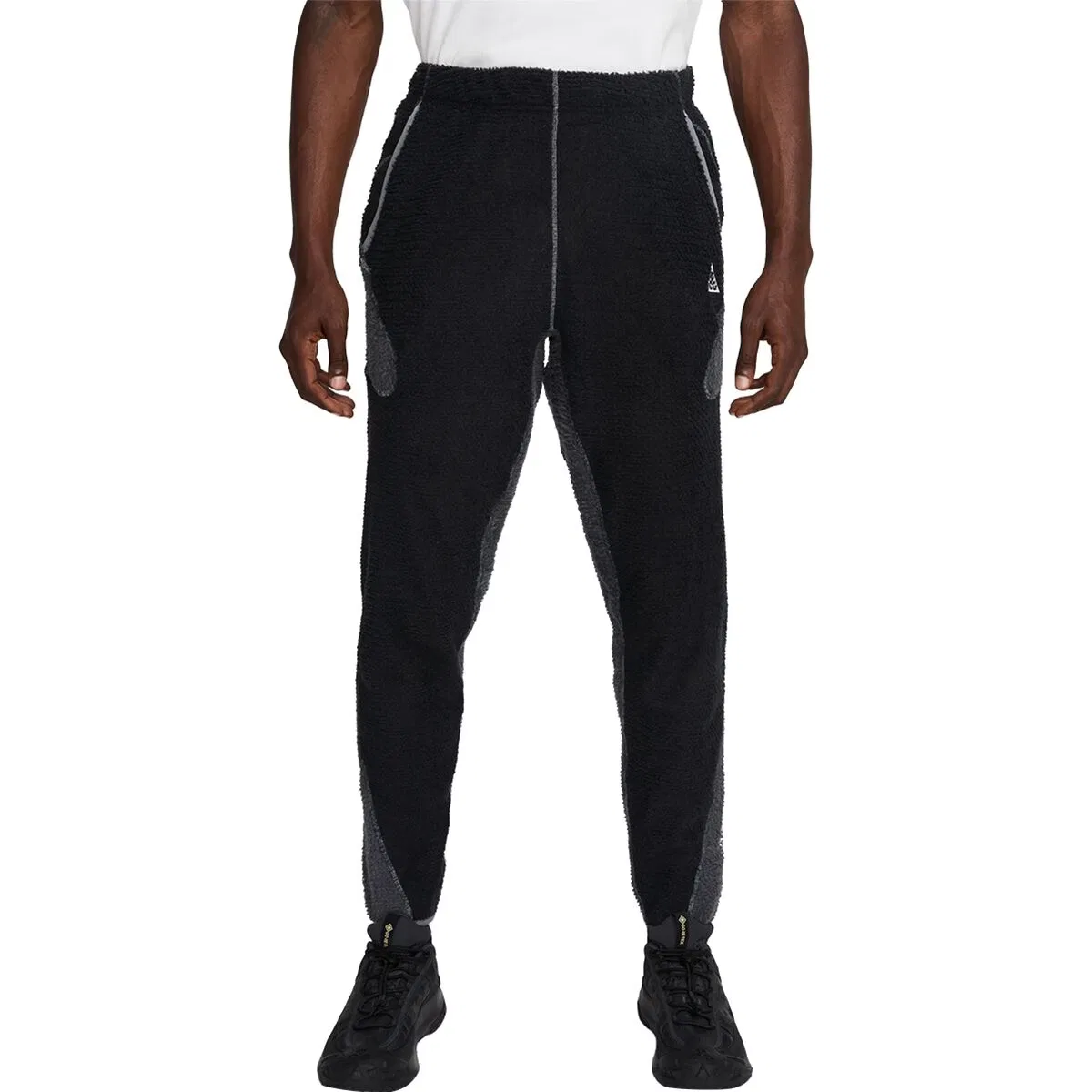 Мужские спортивные штаны технические Nike ACG Wolf Lichen Caps Pant, Black/Anthracite/Cool Grey/Summit White